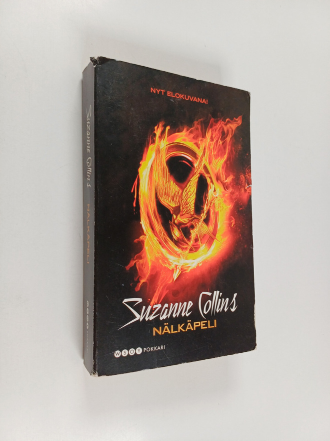 Suzanne Collins : Nälkäpeli