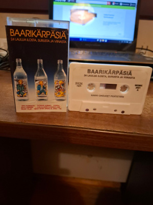 Baarikärpäsiä Tuplakasetti