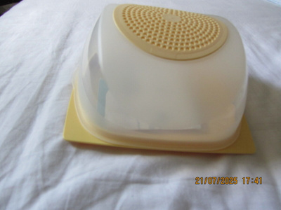 Tupperware CheeSmart nelikulmainen, kelt.pohja, uusi