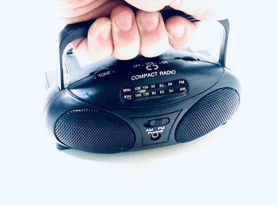 Radio jossa FM ja AM alueet & SX109 Bass nappikuulokkeet