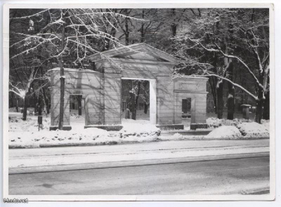 Helsinki Vanhan kirkon portti 1959