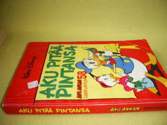 AKU ANKAN TASKUKIRJA 58  "AKU PITÄÄ PINTANSA"