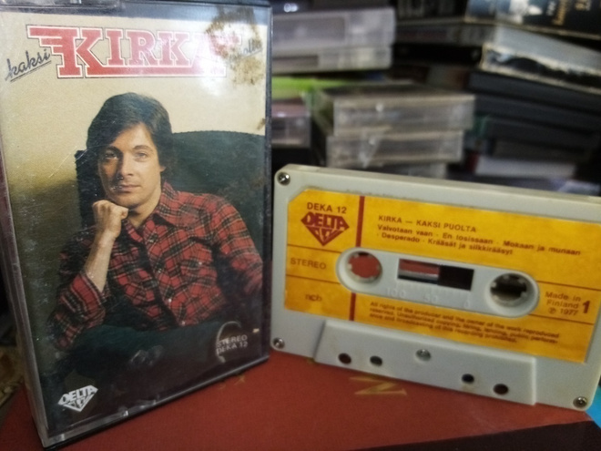 C-KASETTI KIRKA : Kaksi puolta ( SIS POSTIKULU)