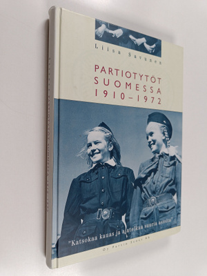 Liisa Savunen : Partiotytöt Suomessa 1910-1972 : "katsoka...