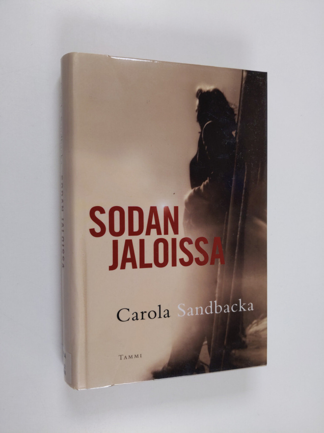 Carola Sandbacka : Sodan jaloissa