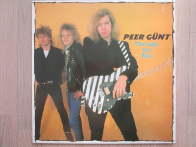 Peer Gynt Throught the wall