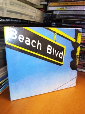 CD BEACH BLVD ( UUSI) SIS POSTIKULU