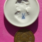 Posliini medaljonki halk. 42mm aito MEISSEN SAKSA - pikkukuva 2