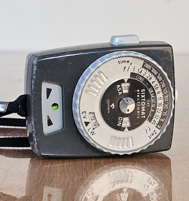 == Gossen Sixtomat Electronic Light Meter