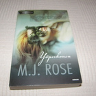 M. J. Rose Yöperhonen -nid - pikkukuva 1
