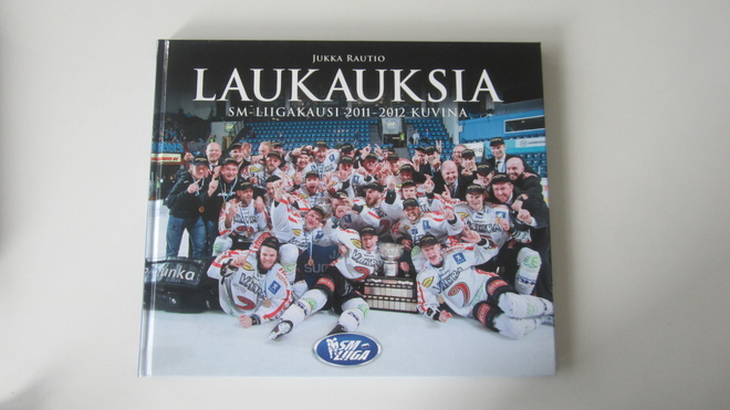 Laukauksia 2011-2012 : SM-liigakausi kuvina
