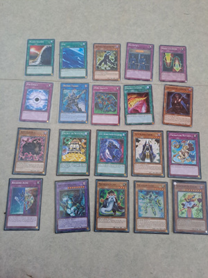 20 kpl Yu-Gi-Oh kortteja