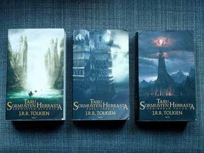 J. R. R. Tolkien Taru Sormusten Herrasta trilogia kirjat