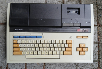 Sharp MZ-700- tietokone (korjattavaksi)