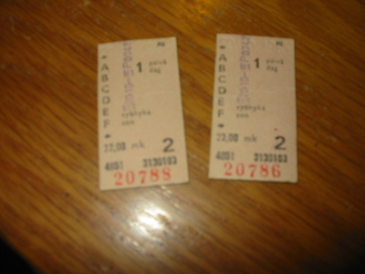 2 leimattua junalippua vuodelta 1984