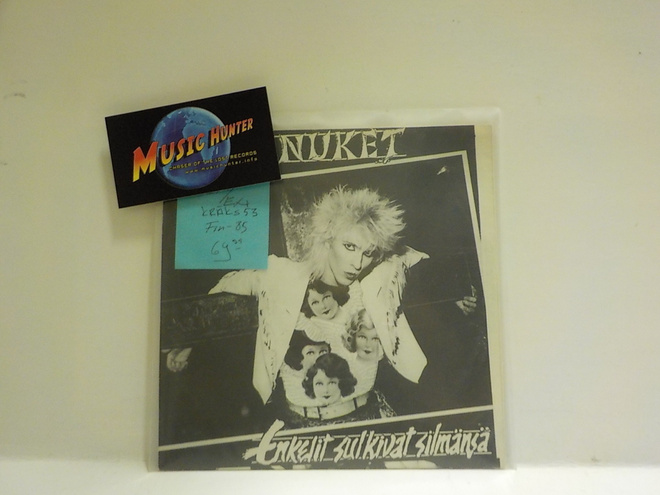 PYHÄT NUKET - ENKELIT SULKIVAT SILMÄNSÄ EX+/EX+ FIN 1985 7"