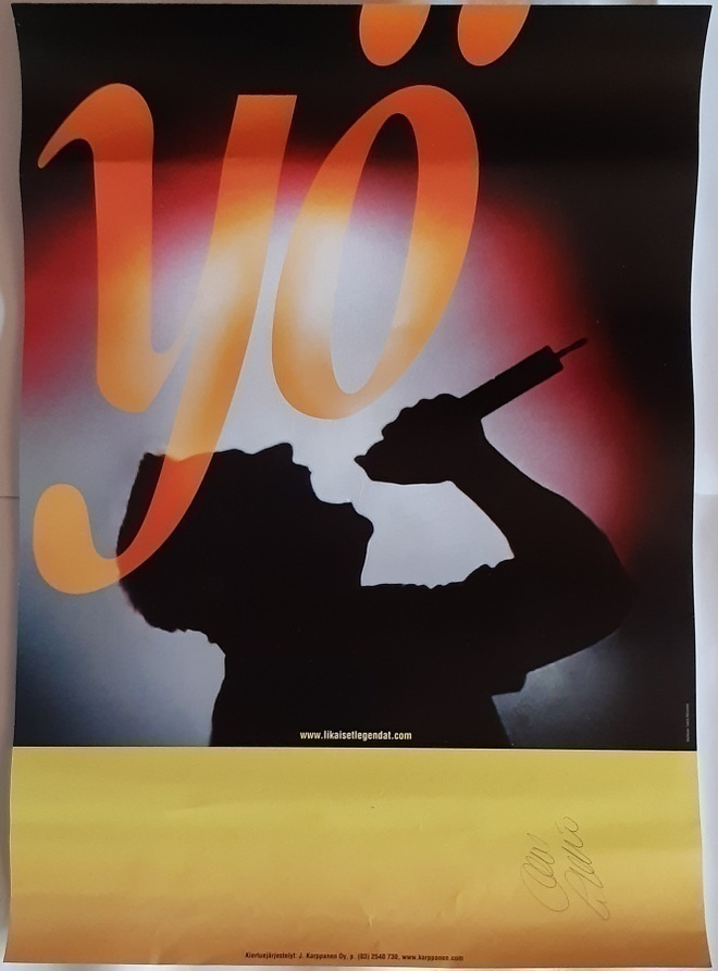 Yön juliste Olli Lindholmin nimmarilla