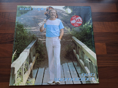 KARI TAPIO - OLEN SUOMALAINEN . LP