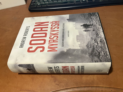 ANDREW ROBERTS SODAN MYRSKYSSÄ HYVÄ