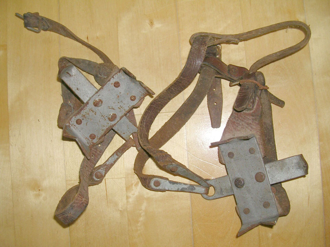 Antiikkiset saapasraudat jääkelille