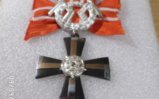 4 lk Vapauden Risti Miekkojen kera  1941 Todella hienokunto