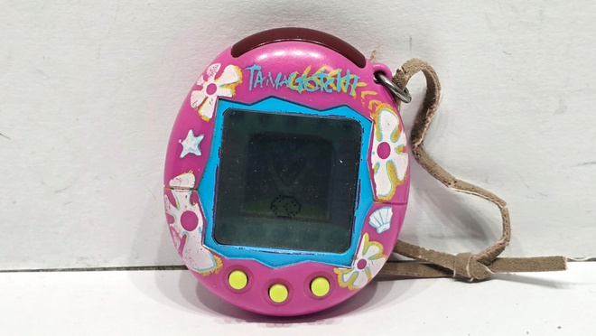 Tamagotchi Connection V2 virtaalilemmikki (2004)