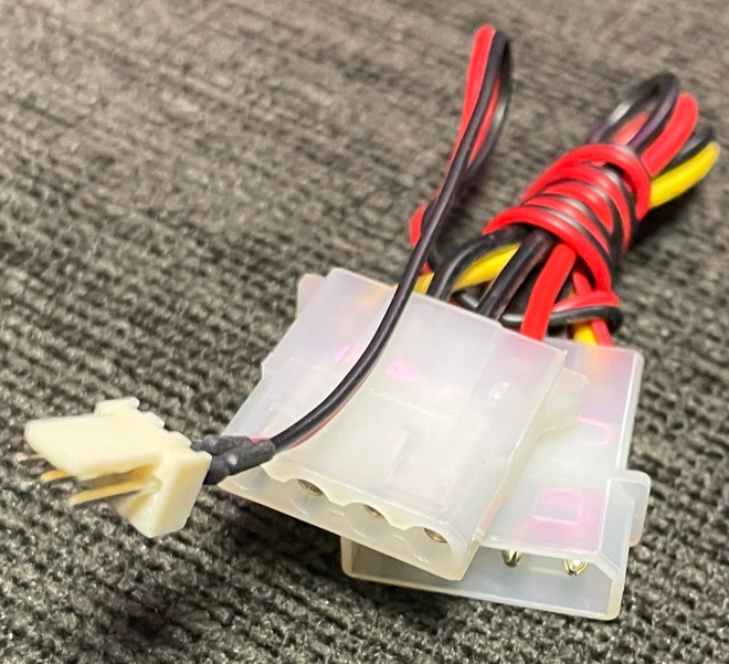 molex -> 3-pin  tuuletinliitin