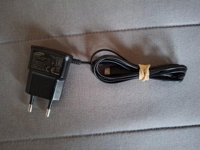 Samsung Micro-USB puhelinlaturi 5V