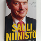 Lauri Nurmi ym. : Sauli Niinistö : Mäntyniemen herra - pikkukuva 1