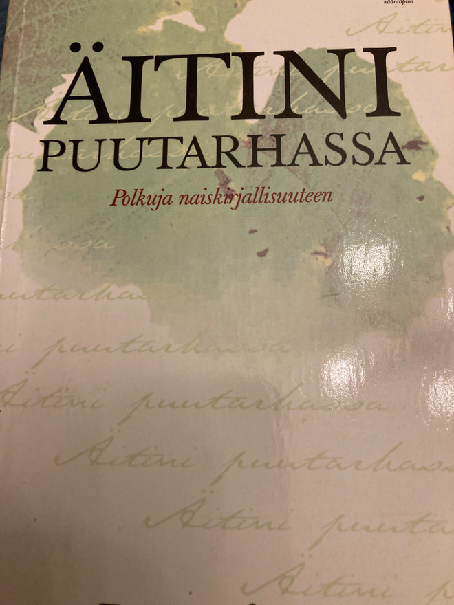 PÄIVI TAPOLA: ÄITINI PUUTARHASSA Polkuja naiskirjallisuuteen