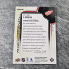 Dylan Larkin 2018-19 Premier Mega Patch /21 - pikkukuva 2