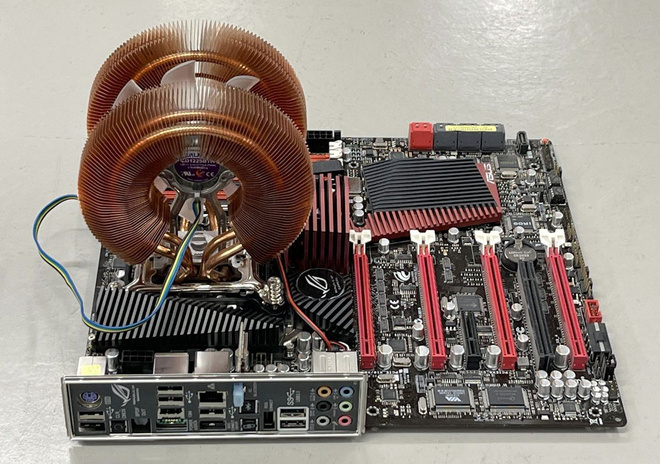 ASUS Rampage III Extreme ROG + Intel i7-980X + Zalman CNPS