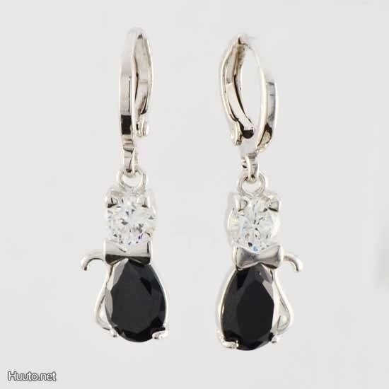 + 394 ..18k Valkokulta Duble Zircon Upeat Cat .. Korvakorut