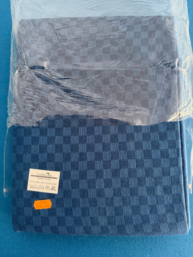 Tummansininen pöytäliina 250 x 143