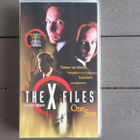 VHS: Salaiset Kansiot / The X-Files: One Son (1998) UUSI - pikkukuva 1