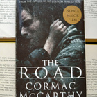 Cormac McCarthy - The Road (paperback) - pikkukuva 1