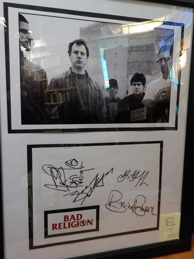 BAD RELIGION TAULU NELJÄLLÄ NIMMARILLA