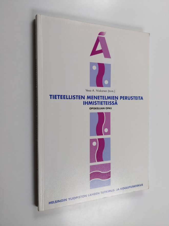 Tieteellisten menetelmien perusteita ihmistieteissä : opi...