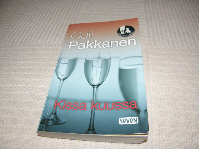 Outi Pakkanen Kissa kuussa  -pok