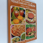 Tarla Dalal : The pleasures of vegetarian cooking : over ... - pikkukuva 1