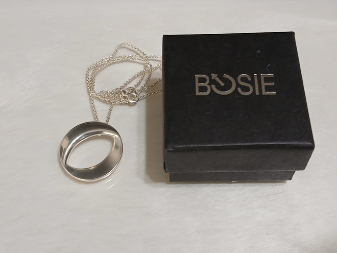 Design Bosie Hopea riipus ketjulla 925