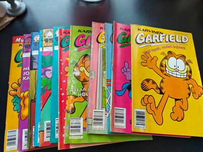 Karvinen / Garfield lehti x 12 kpl