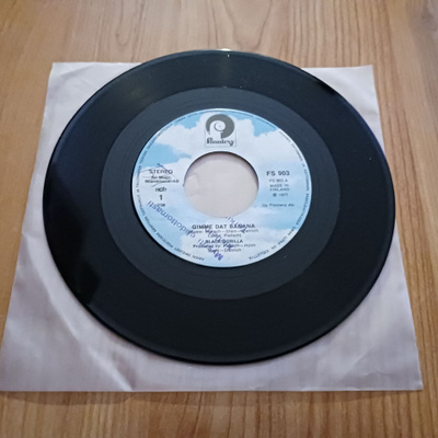 Black Gorilla – Gimme Dat Banana 7" 1977 Fin Funk Disco uusi
