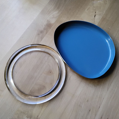 Metallinen ja lasinen alunen