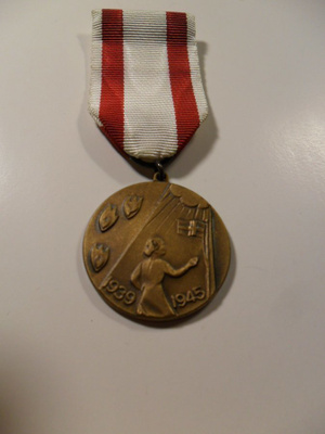 Kotirintama  Naiset   1939 -1945    muistomitali   hieno
