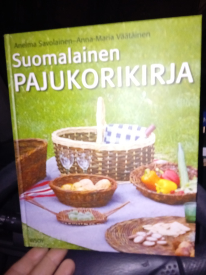 Savolainen : Suomalainen pajukorikirja ( SIS POSTIKULU  )