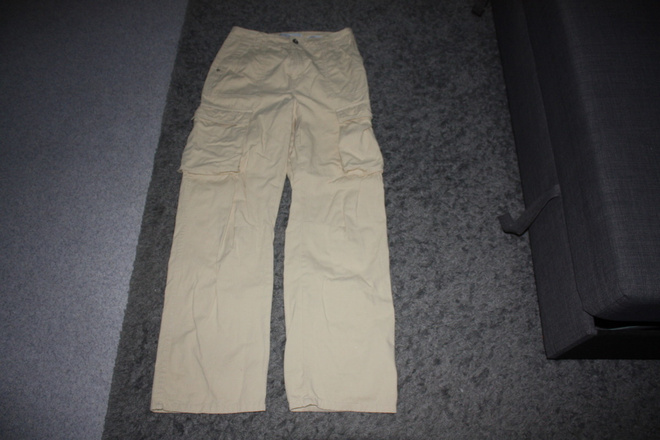 Bershka naisten beige cargohousut koko 38