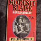 MODESTY BLAISE SAPELIHAMMAS - pikkukuva 1