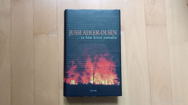 Jussi Adler-Olsen : ...Ja Hän Kiitti Jumalia (Kirja)