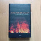 Jussi Adler-Olsen : ...Ja Hän Kiitti Jumalia (Kirja) - pikkukuva 1